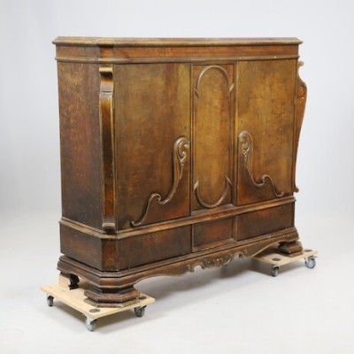 Antique chest of drawers