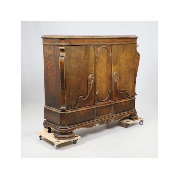 Antique chest of drawers