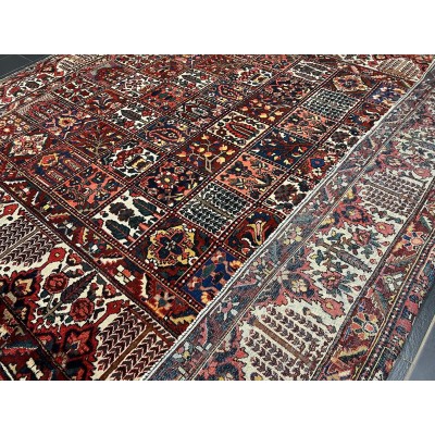 Hand-knotted Fields Bakhtiar Persian rug