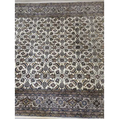 Didelis rankų darbo „Tabriz“ stiliaus vilnonis kilimas, 295 × 198 cm.