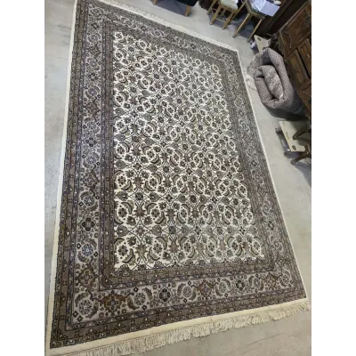 Didelis rankų darbo „Tabriz“ stiliaus vilnonis kilimas, 295 × 198 cm.