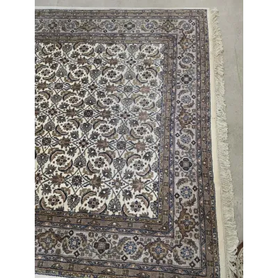 Didelis rankų darbo „Tabriz“ stiliaus vilnonis kilimas, 295 × 198 cm.