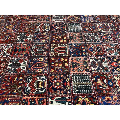 Hand-knotted Fields Bakhtiar Persian rug