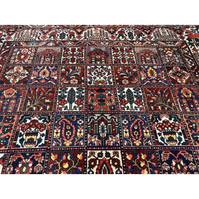 Hand-knotted Fields Bakhtiar Persian rug