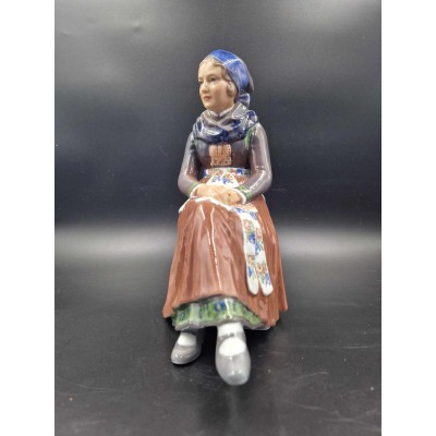 Collectible Dahl Jensen porcelain figurine "Amager Girl"