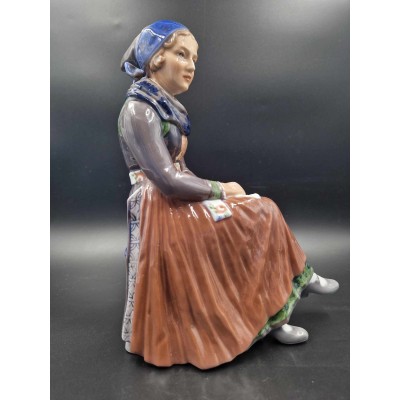 Kolekcinė Dahl Jensen porcelianinė statulėlė  "Amager Girl"