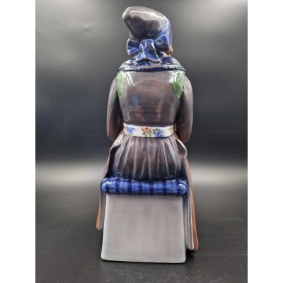 Collectible Dahl Jensen porcelain figurine "Amager Girl"