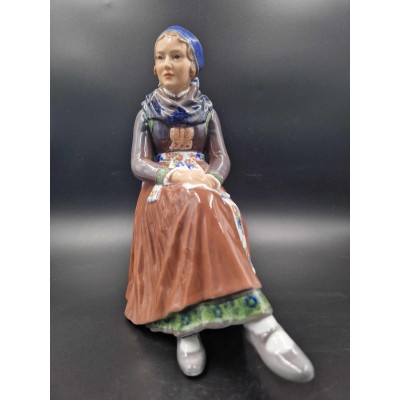 Kolekcinė Dahl Jensen porcelianinė statulėlė  "Amager Girl"