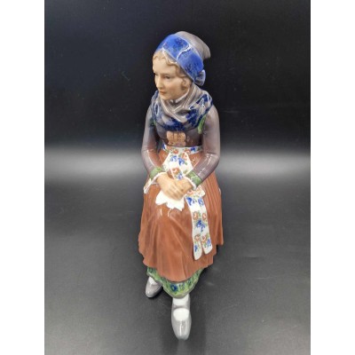 Kolekcinė Dahl Jensen porcelianinė statulėlė  "Amager Girl"