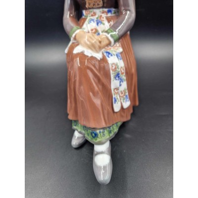 Collectible Dahl Jensen porcelain figurine "Amager Girl"