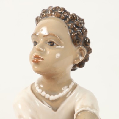Dahl Jensen porcelain figurine "Pearl Seller"