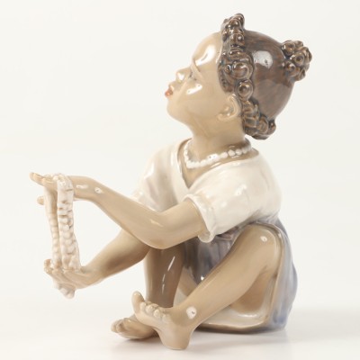 Dahl Jensen porcelain figurine "Pearl Seller"