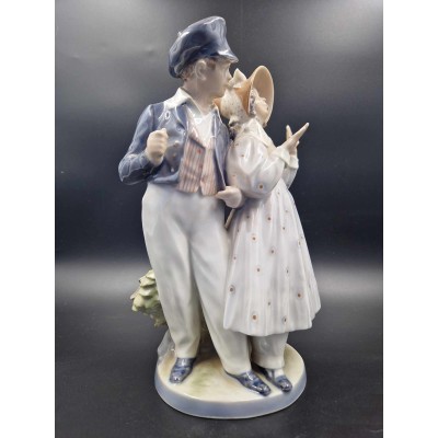 Collectible porcelain figurine Hans and Trinė.