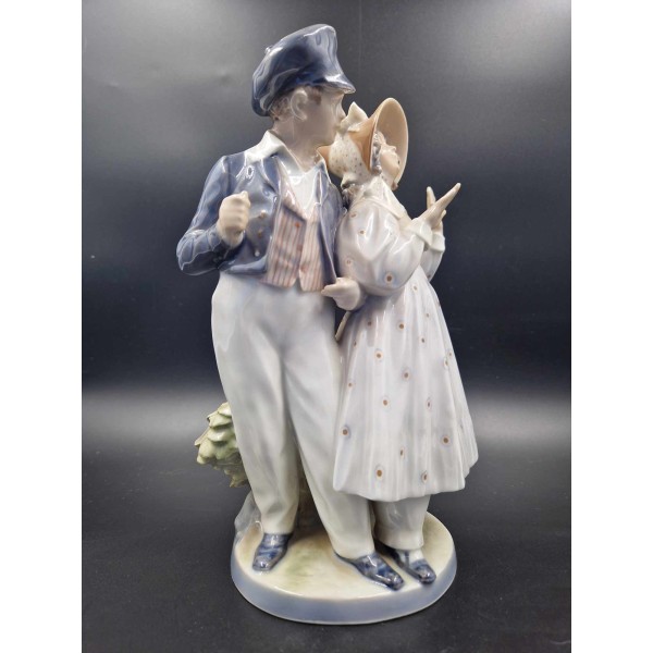 Collectible porcelain figurine Hans and Trinė.