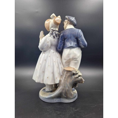 Collectible porcelain figurine Hans and Trinė.
