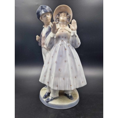 Collectible porcelain figurine Hans and Trinė.